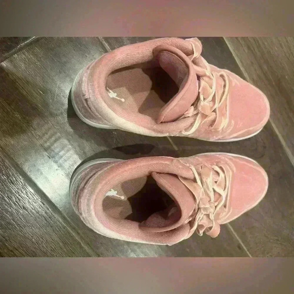 Nike Air Jordon 1 Low Low SE Pink Velvet/White- Size 7.5 - Picture 5 of 10